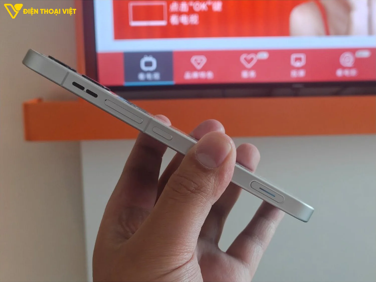 Cạnh phải OPPO K15 Pro Plus