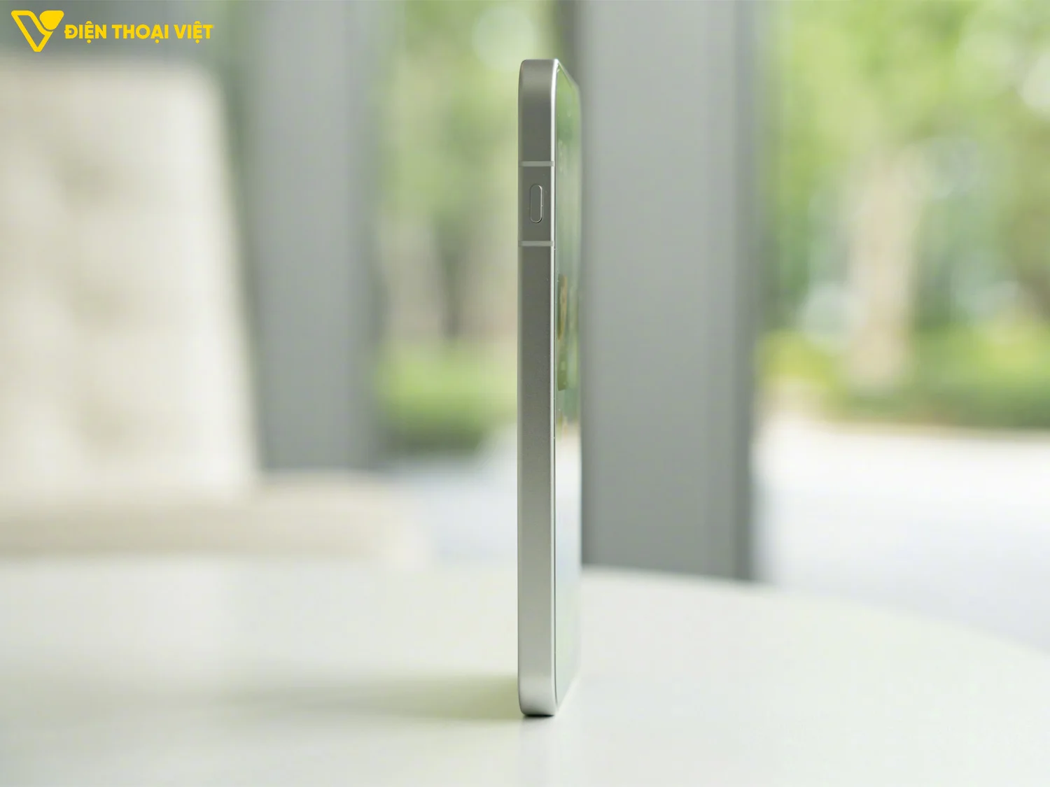 Cạnh trái OPPO Reno16