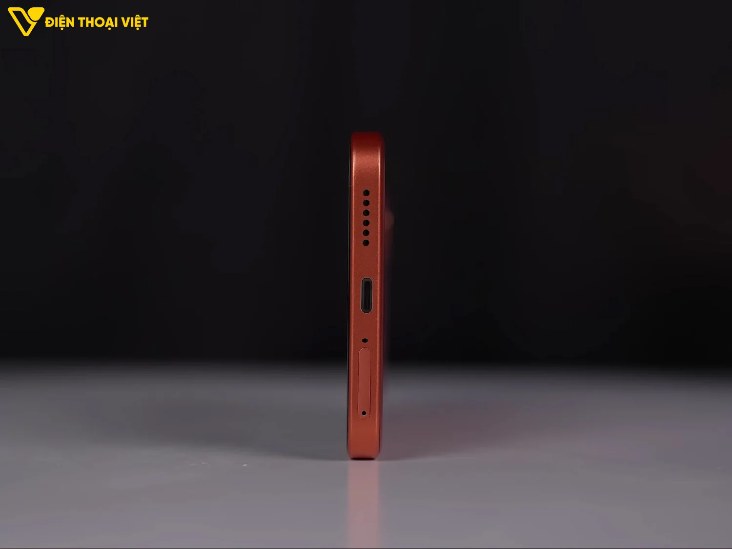 Cạnh dưới của POCO M8 Power