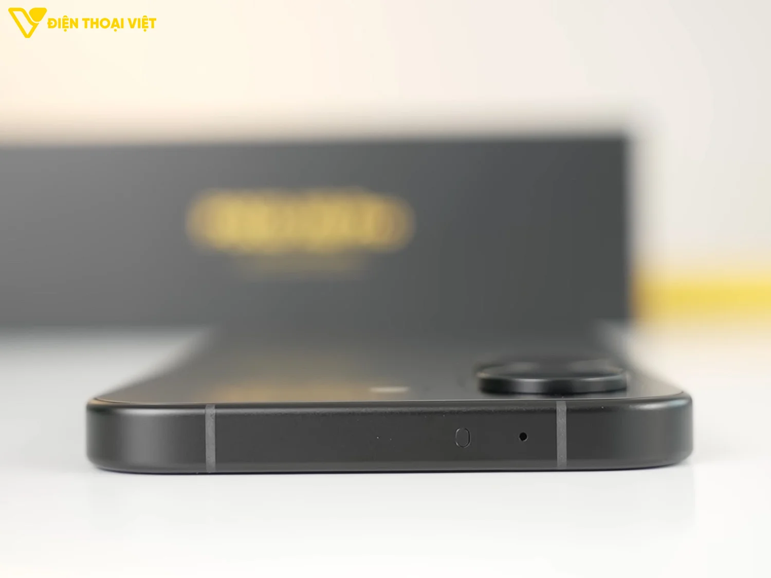 Cạnh trên POCO X8 Pro