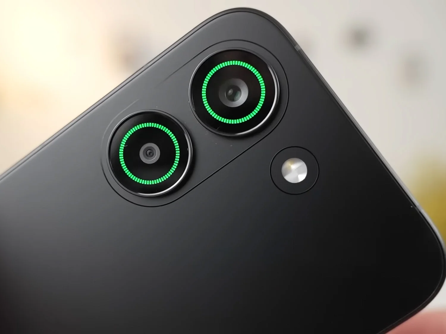 Đèn LED trên camera POCO X8 Pro