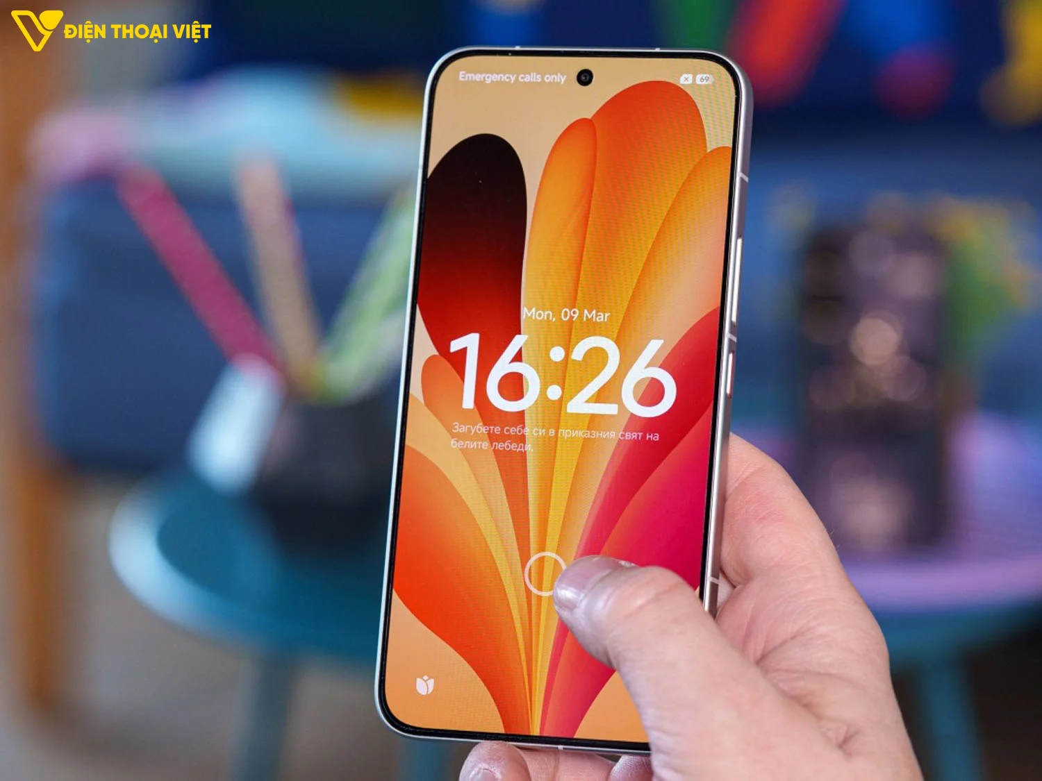 Màn hình AMOLED 68 tỷ màu 120Hz