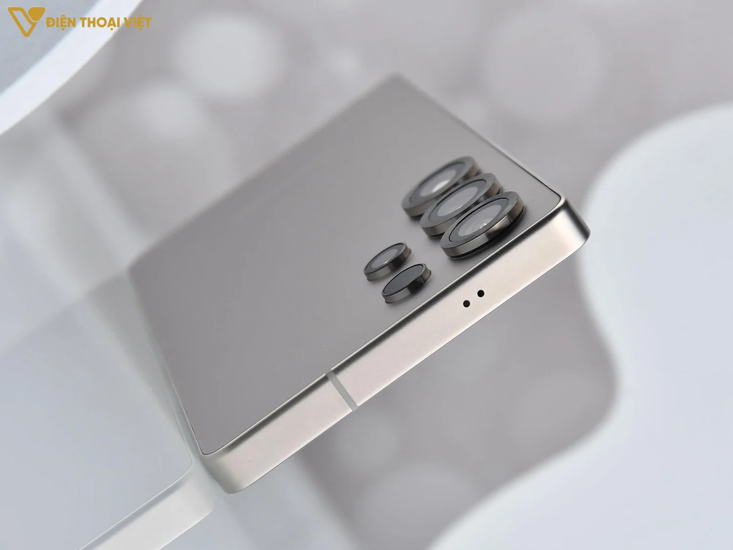 danh-gia-samsung-s25-utltra-canh-tren