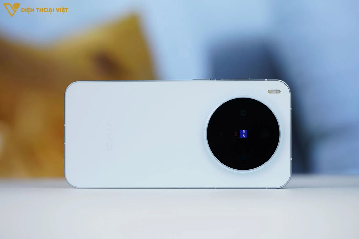 Mặt lưng Vivo X300