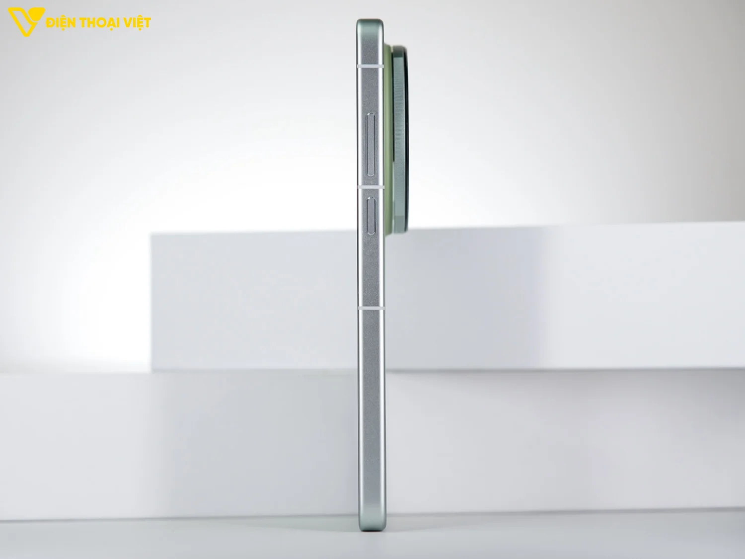 Cạnh phải Vivo X300 Ultra