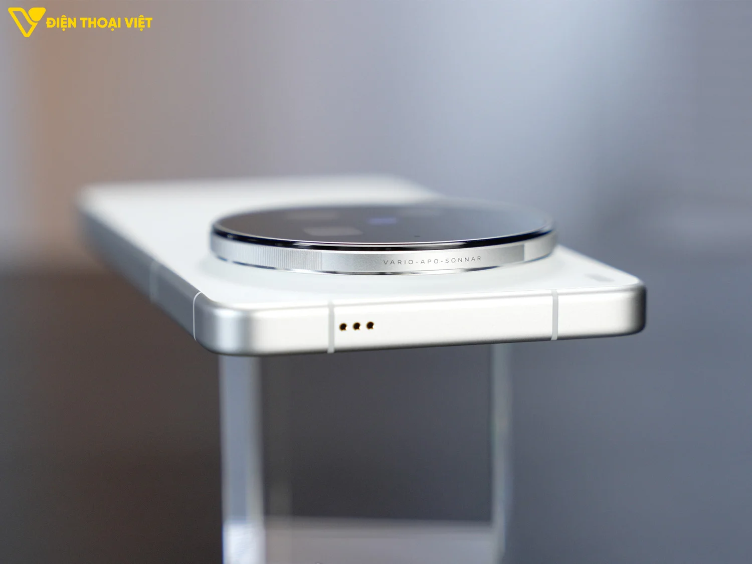 Cạnh trên Vivo X300 Ultra