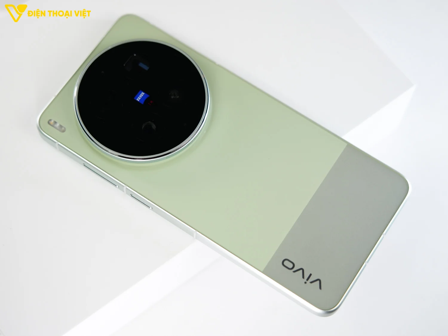 Mặt lưng Vivo X300 Ultra