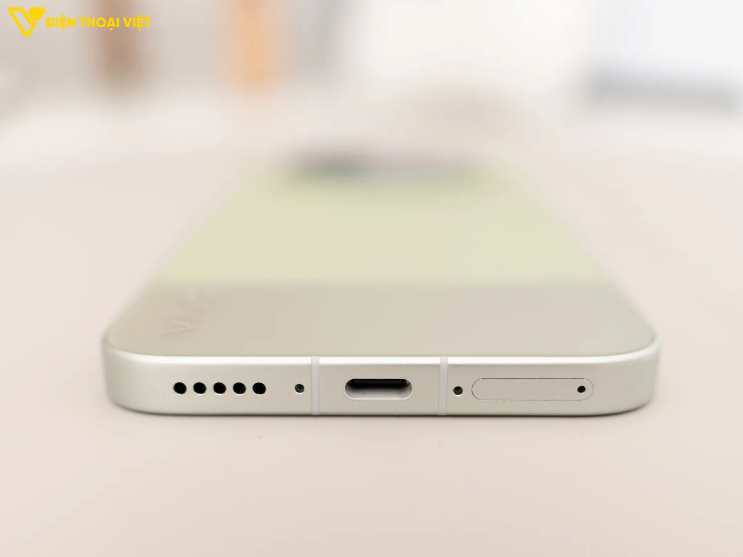 Cạnh dưới Vivo X300s