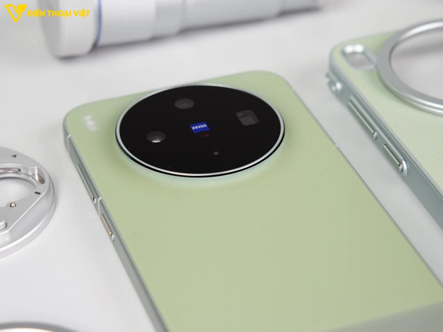 Mặt lưng Vivo X300s