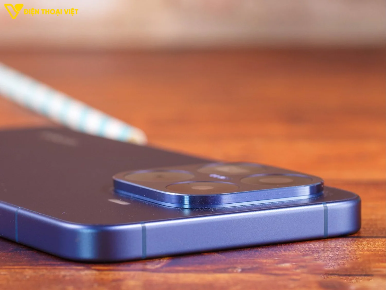 Cạnh trên Xiaomi 17T Pro