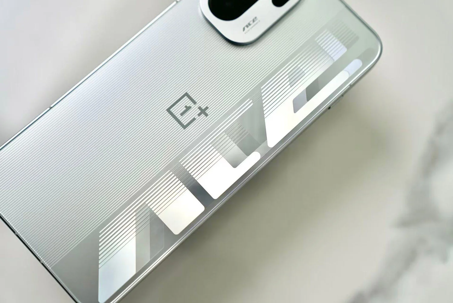 OnePlus Turbo có pin 9.000 mAh siêu khủng