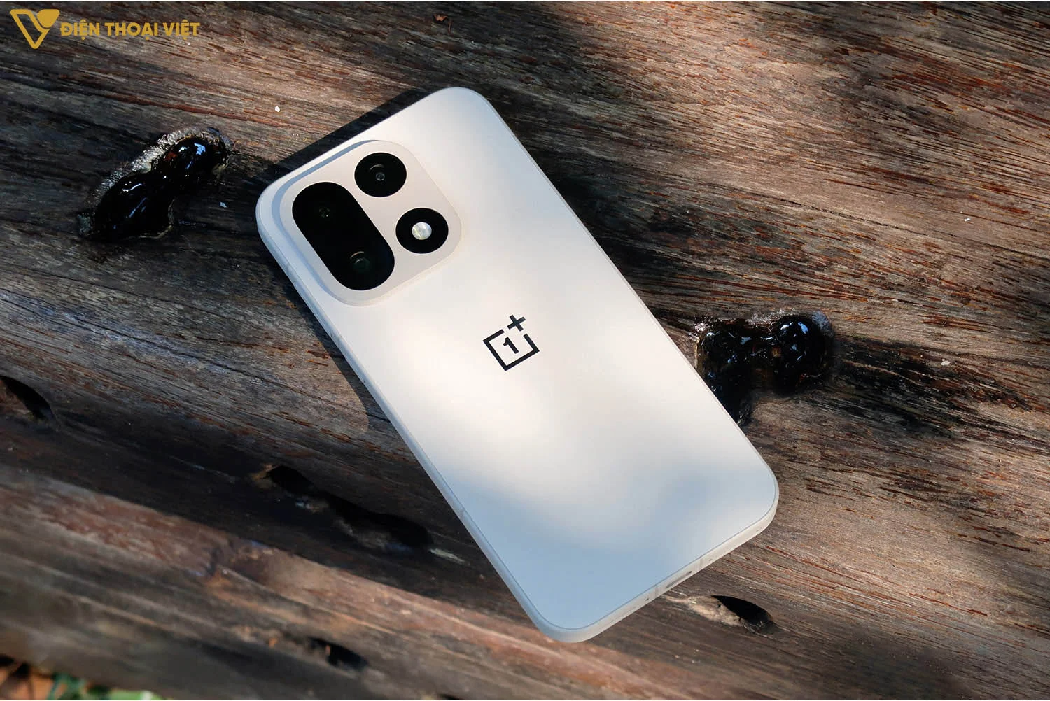 OnePlus 15 với viên pin dung lượng 7300mAh