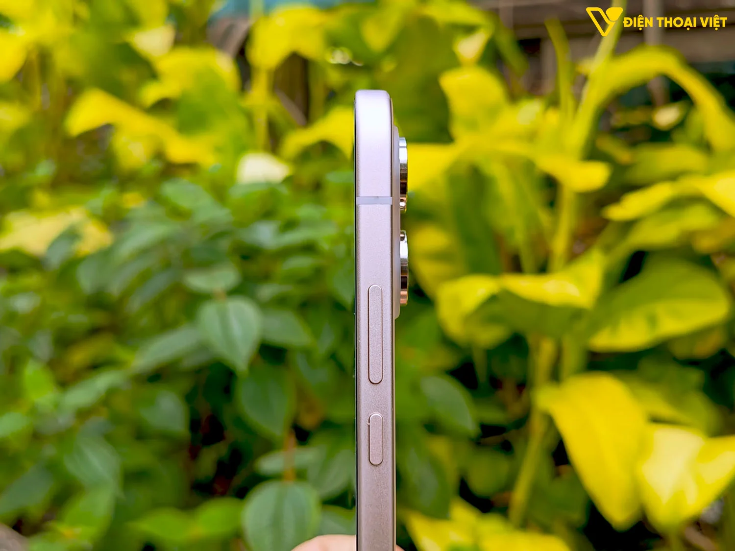 Cạnh phải Honor 600 Lite (Phần trên)