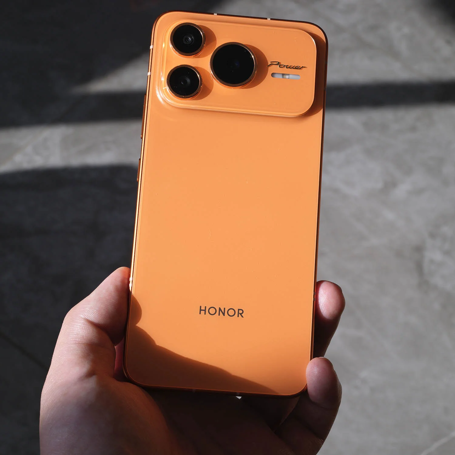 Camera 50MP; Selfie 16MP