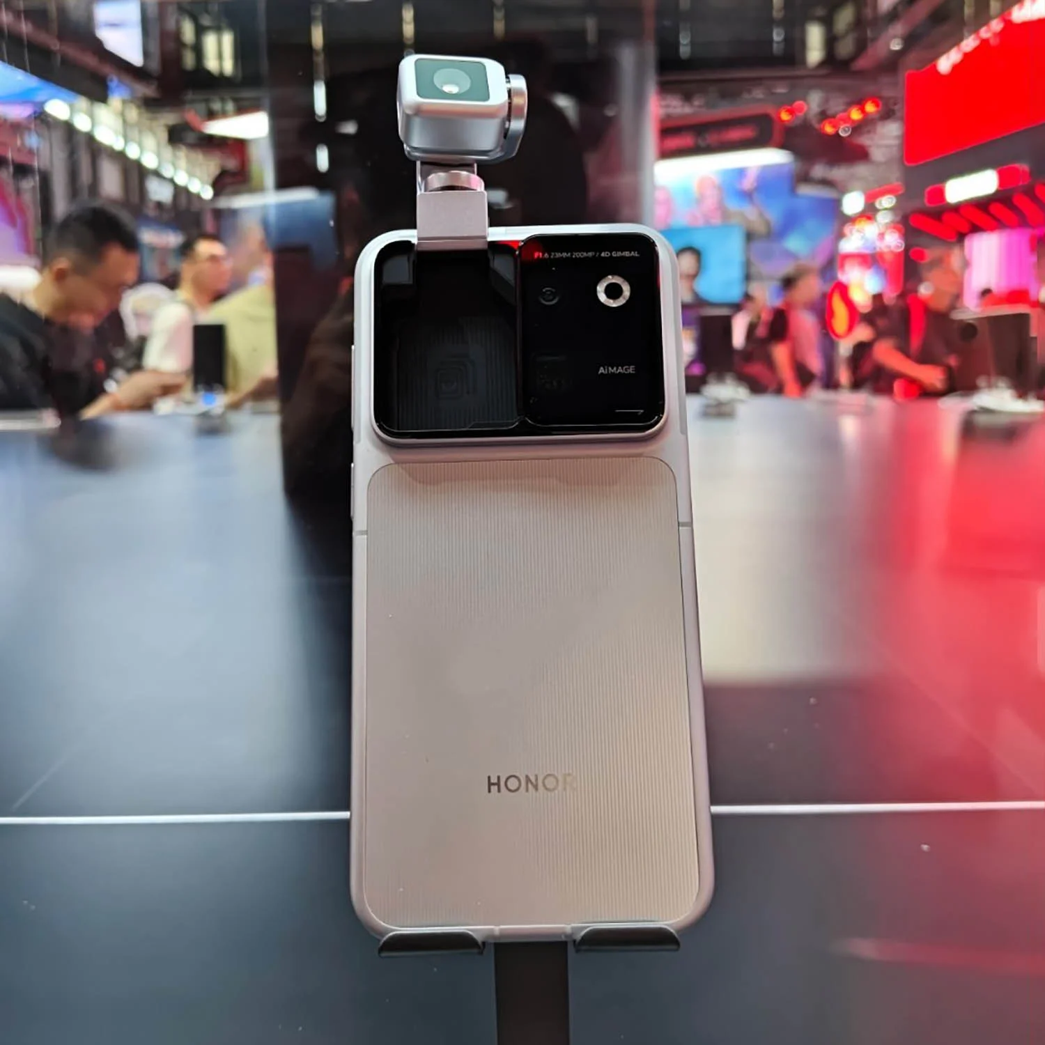 Mặt lưng và camera chính Honor Robot Phone