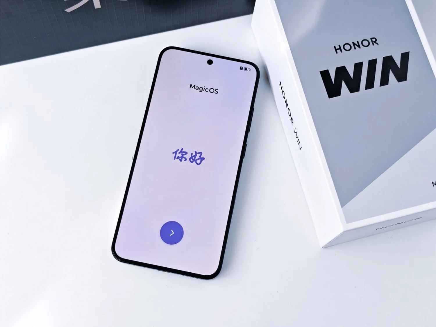 Màn hình AMOLED viền siêu mỏng