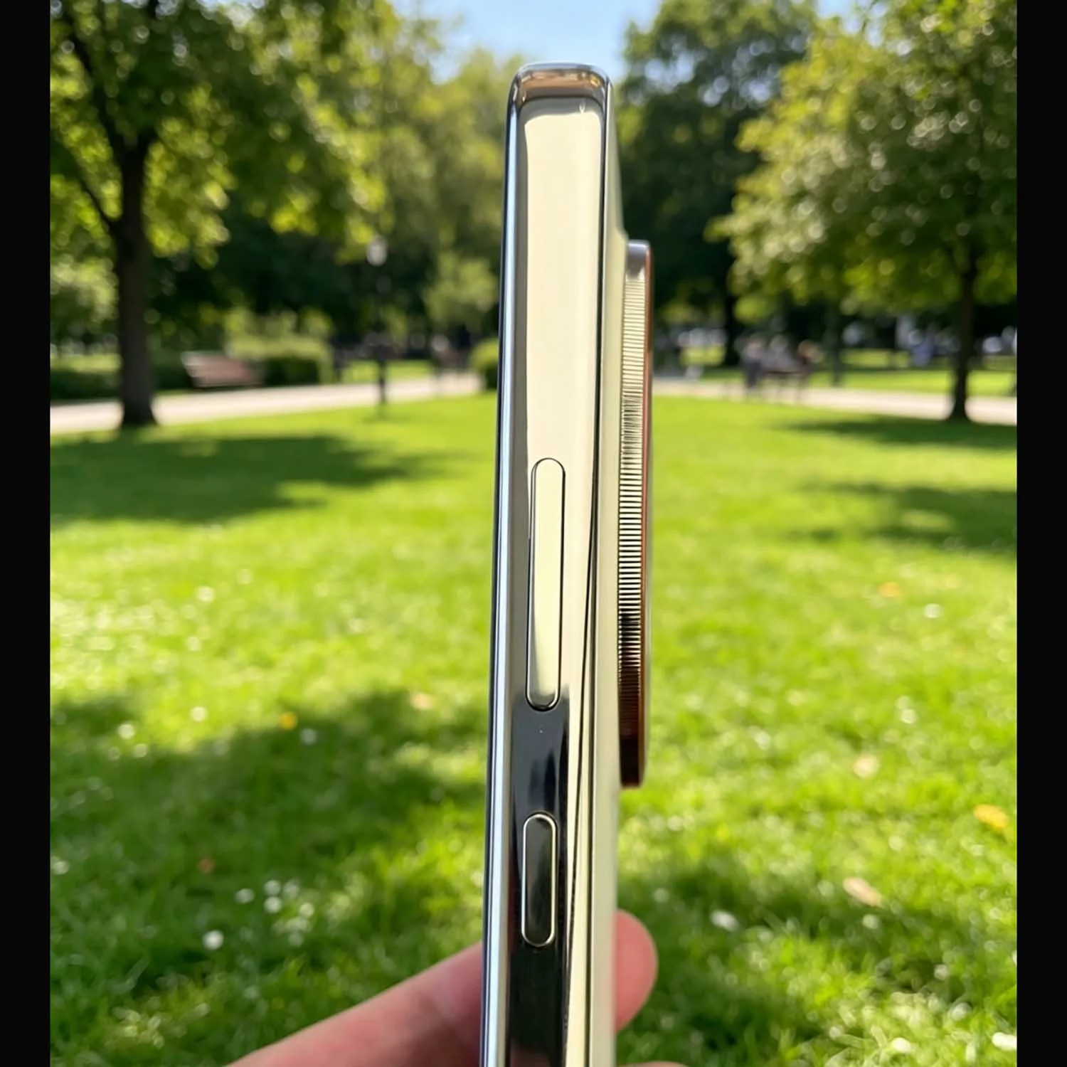 Pin siêu khủng 11.000mAh & Sạc nhanh 90W