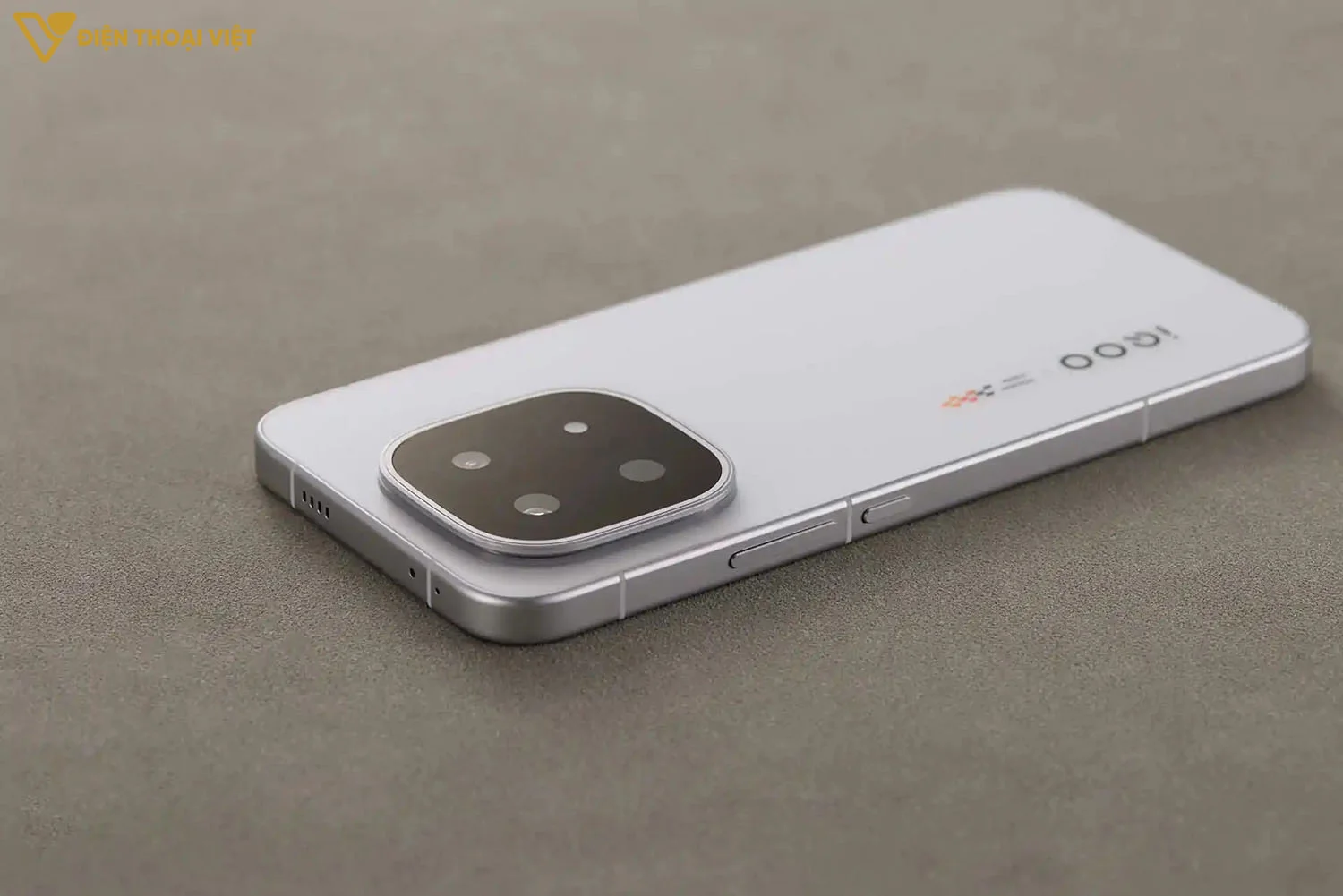 QOO 15 giảm 300k