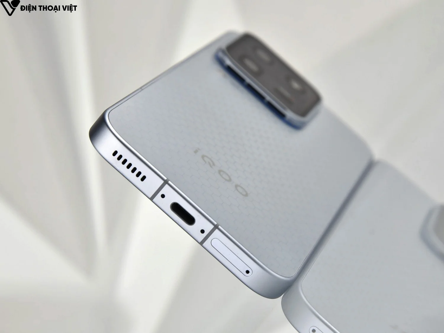 iqoo-15-ultra-canh-duoi-1