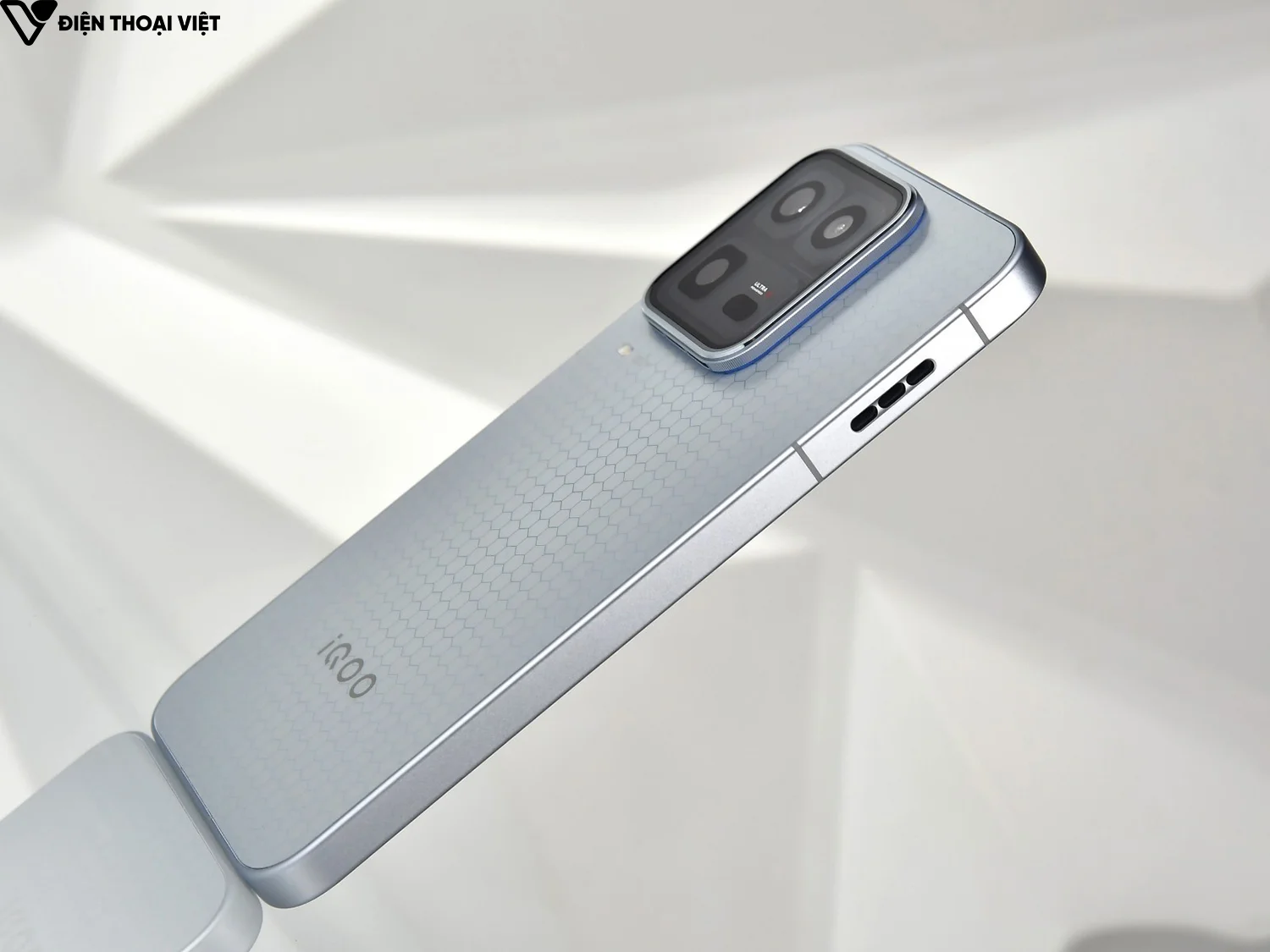 iqoo-15-ultra-canh-trai-1