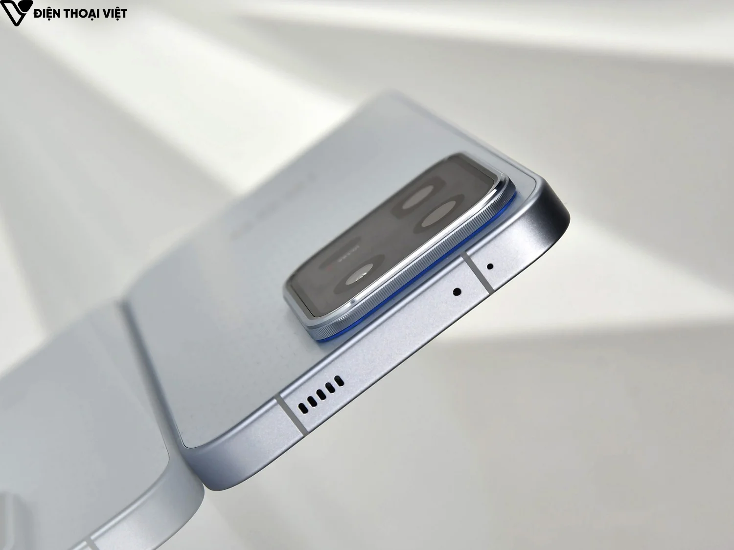 iqoo-15-ultra-canh-tren-1