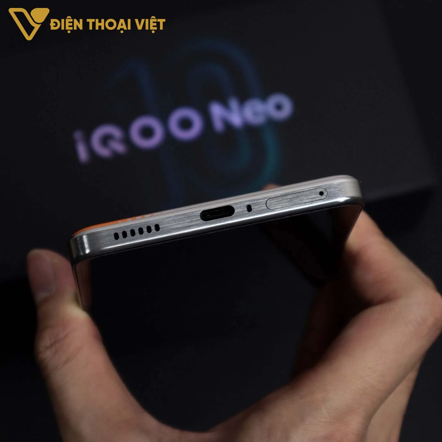 iqoo-neo-10-canh-duoi