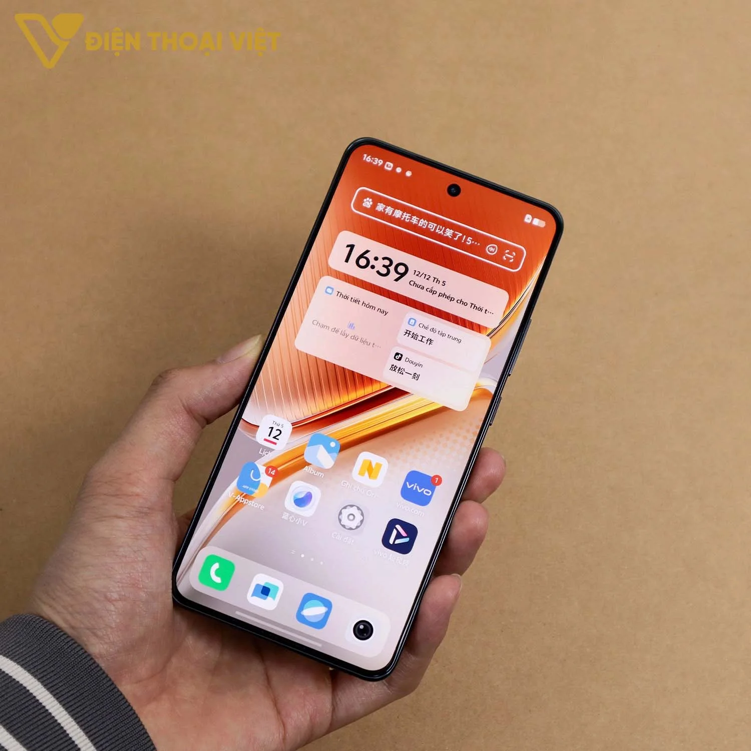 iqoo-neo-10-pro-mat-truoc