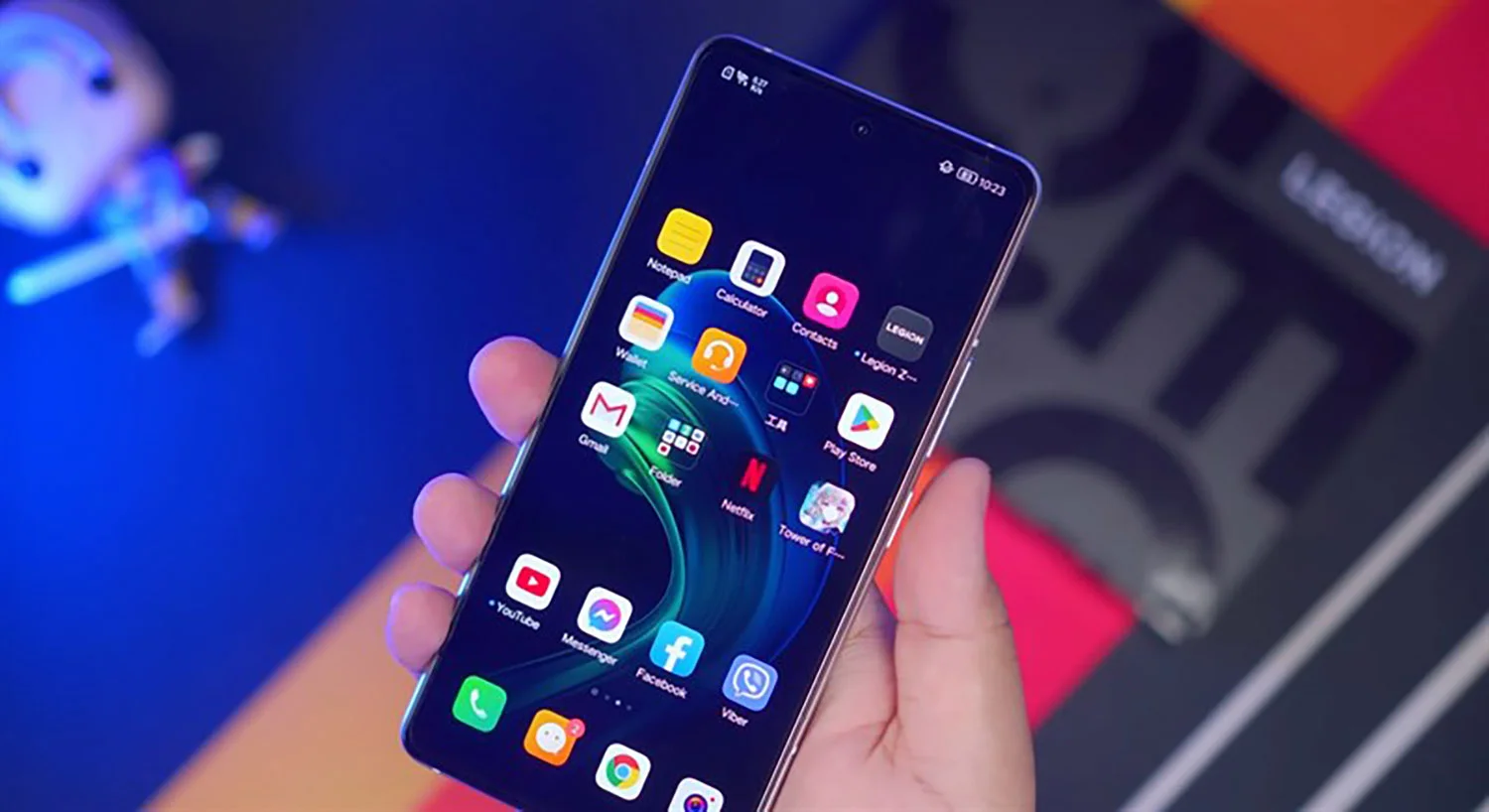 Màn hình này sử dụng thiết kế điểm ảnh siêu võng mạc mới với mật độ điểm ảnh 446 PPI