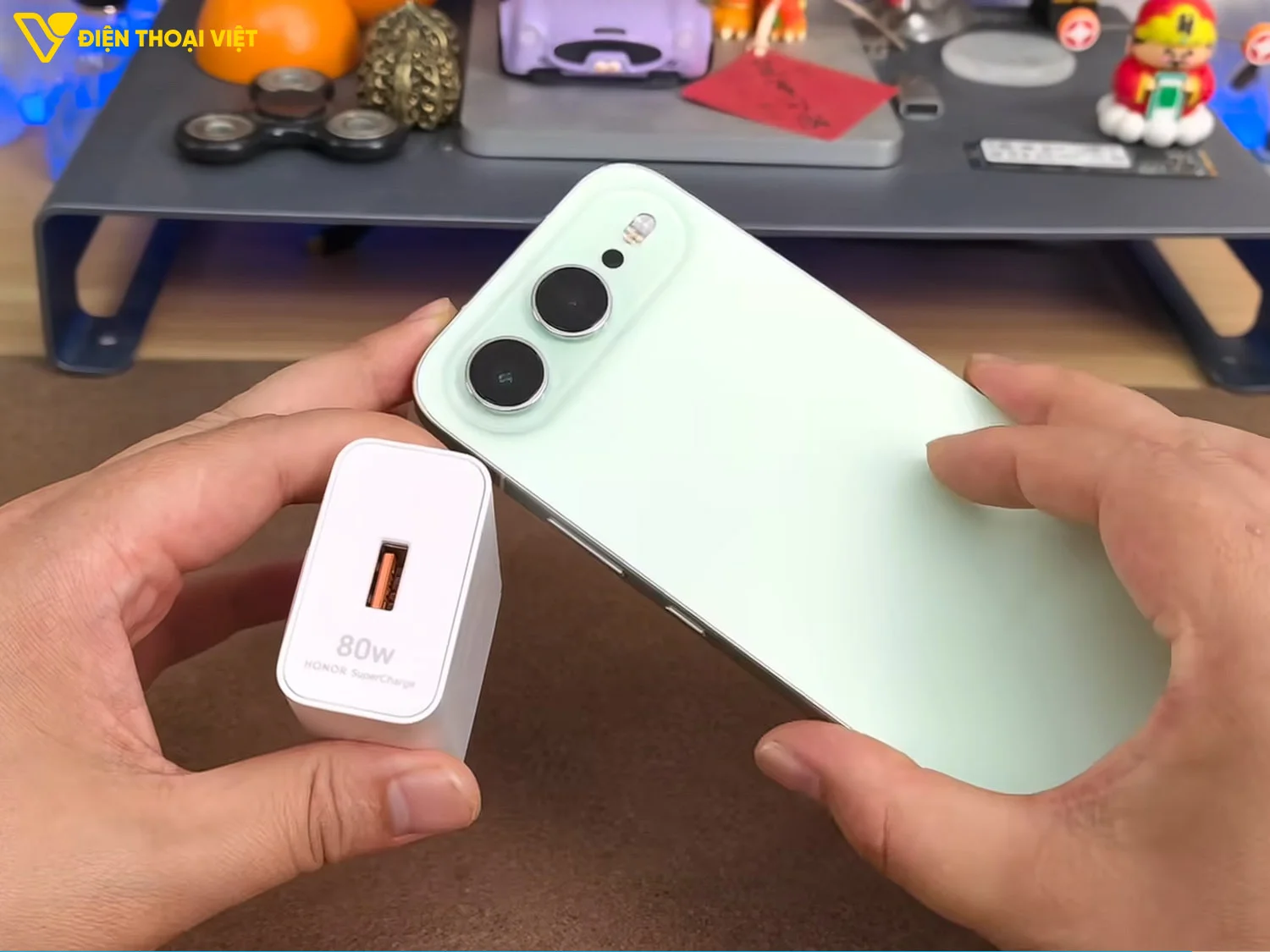 Phụ kiện bên trong hộp đựng Honor 600
