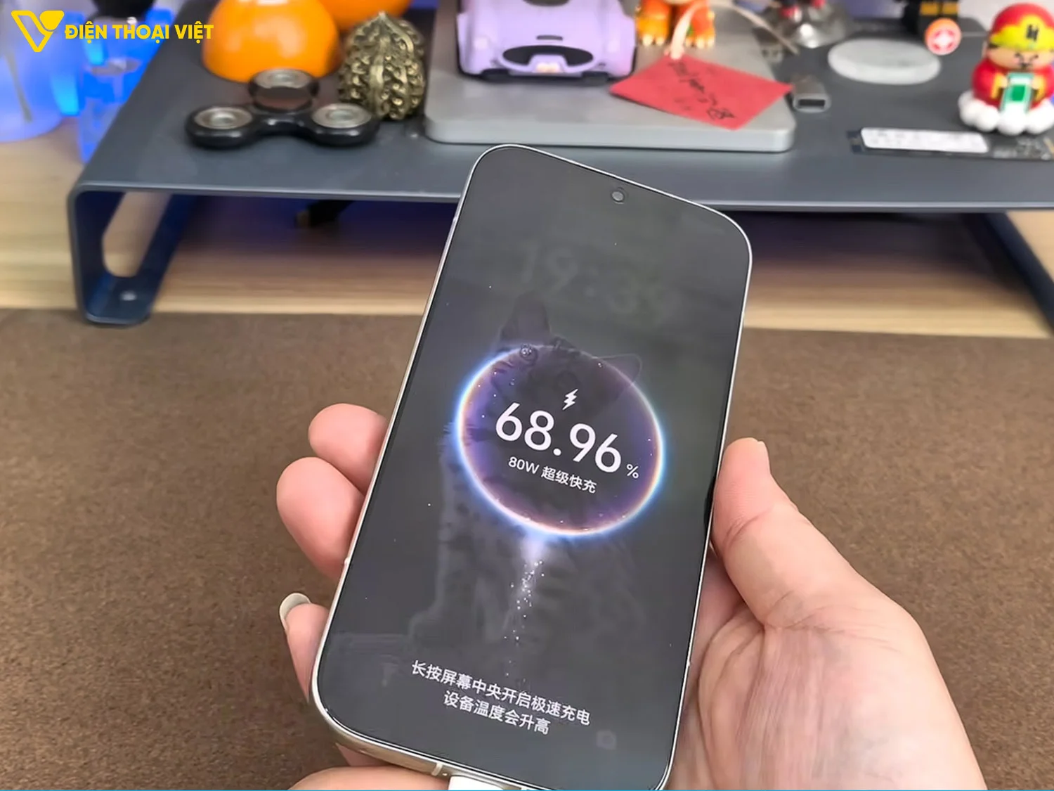 Pin 8600mAh và sạc 80W