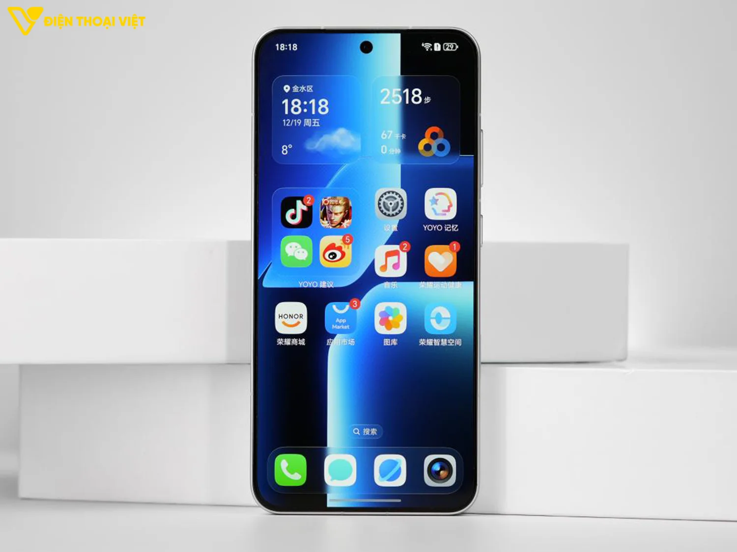 mo-hop-honor-win-mat-truoc