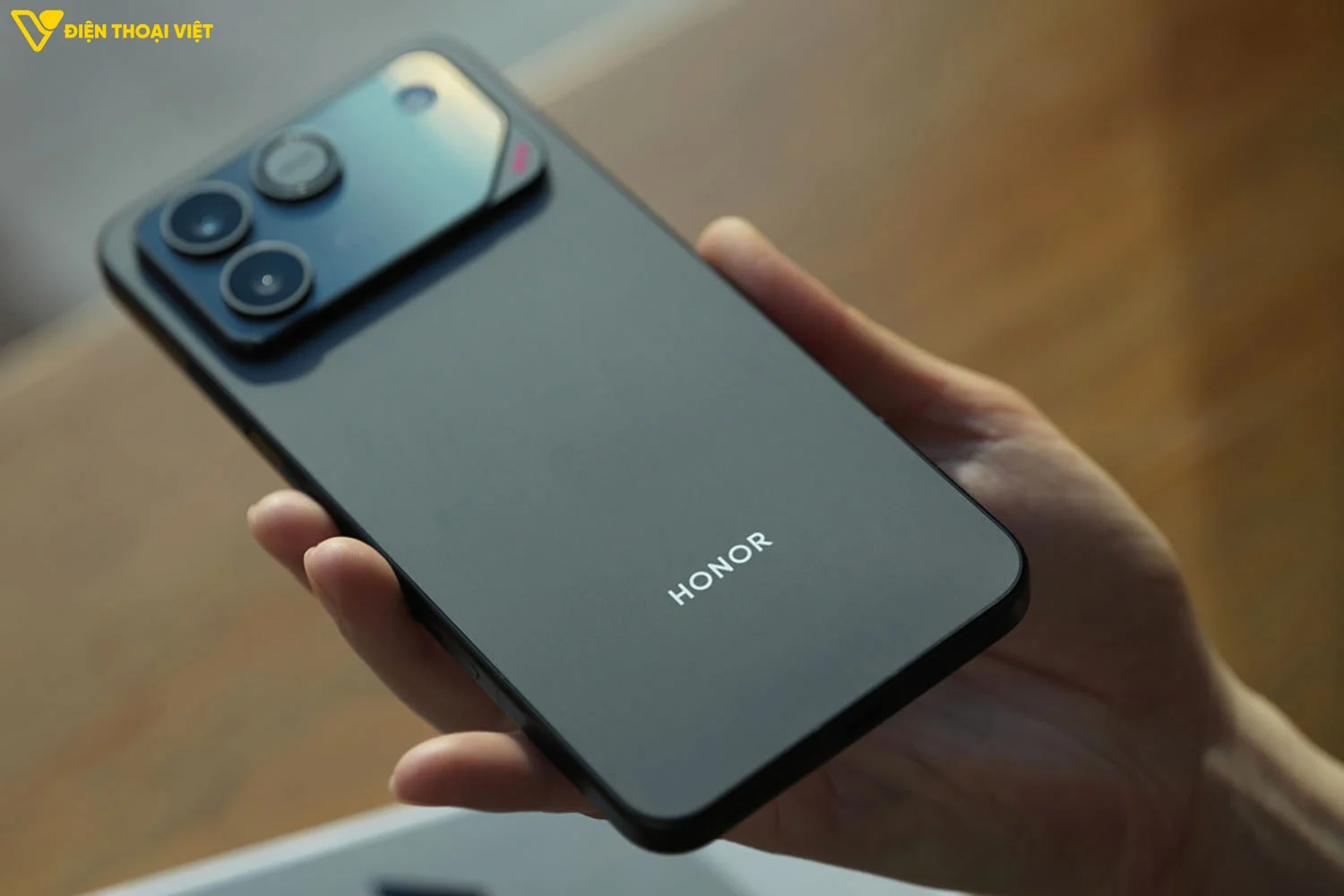 Thiết kế mỏng bất chấp pin siêu lớn