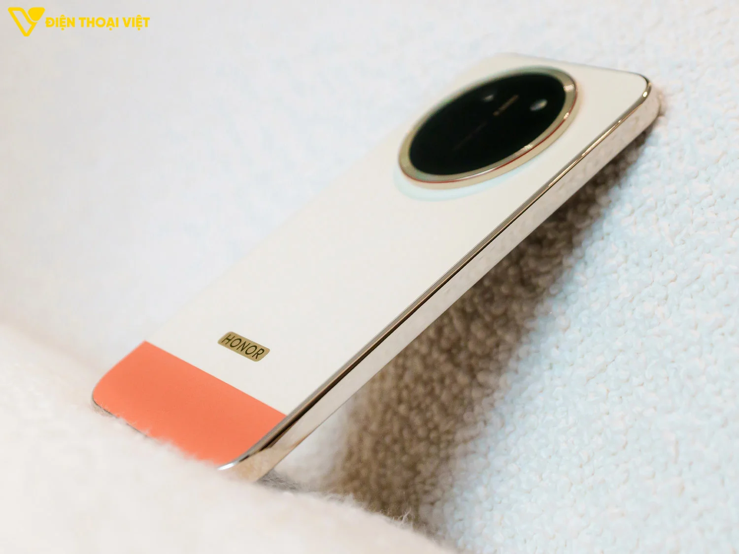 Thiết kế cạnh trái Honor X80 Pro Max