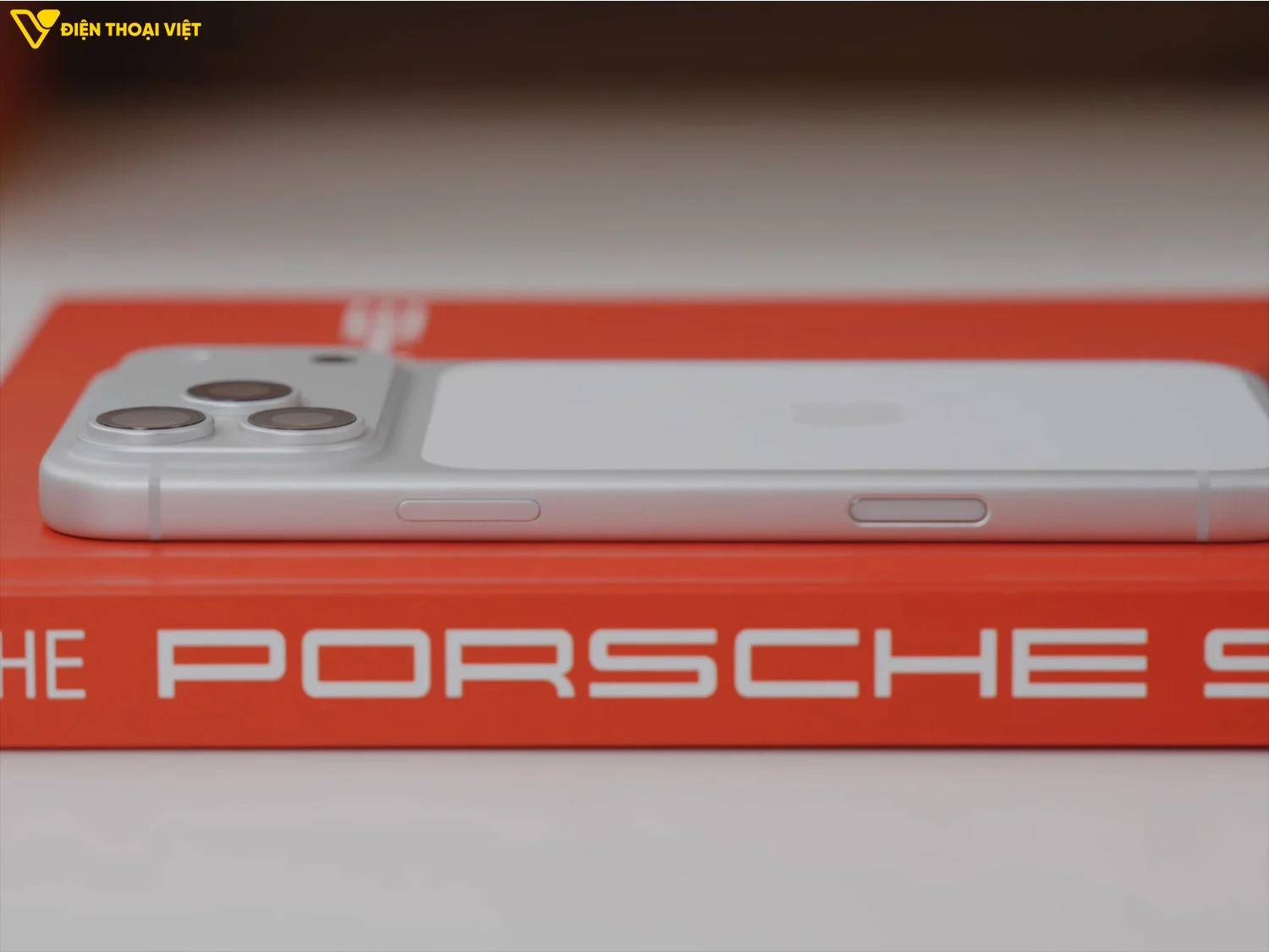 Cạnh bên iPhone 17 Pro Max