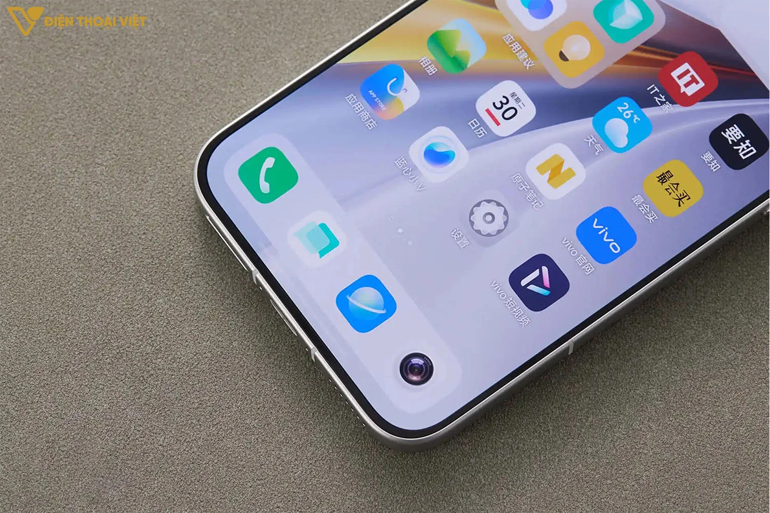 Viền dưới mỏng tương đối đều so với viền còn lại