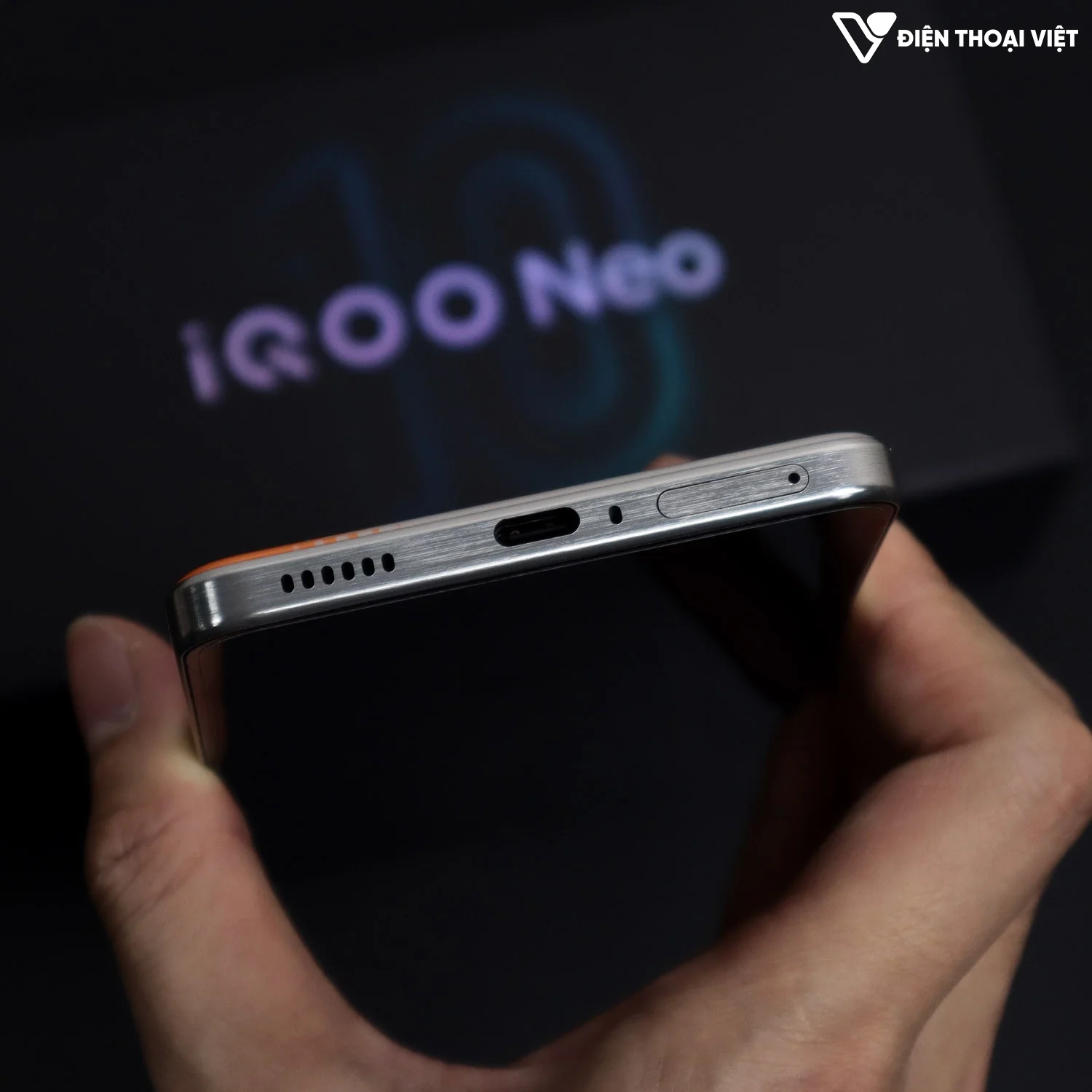 mo-hop-iqoo-neo-10-canh-duoi