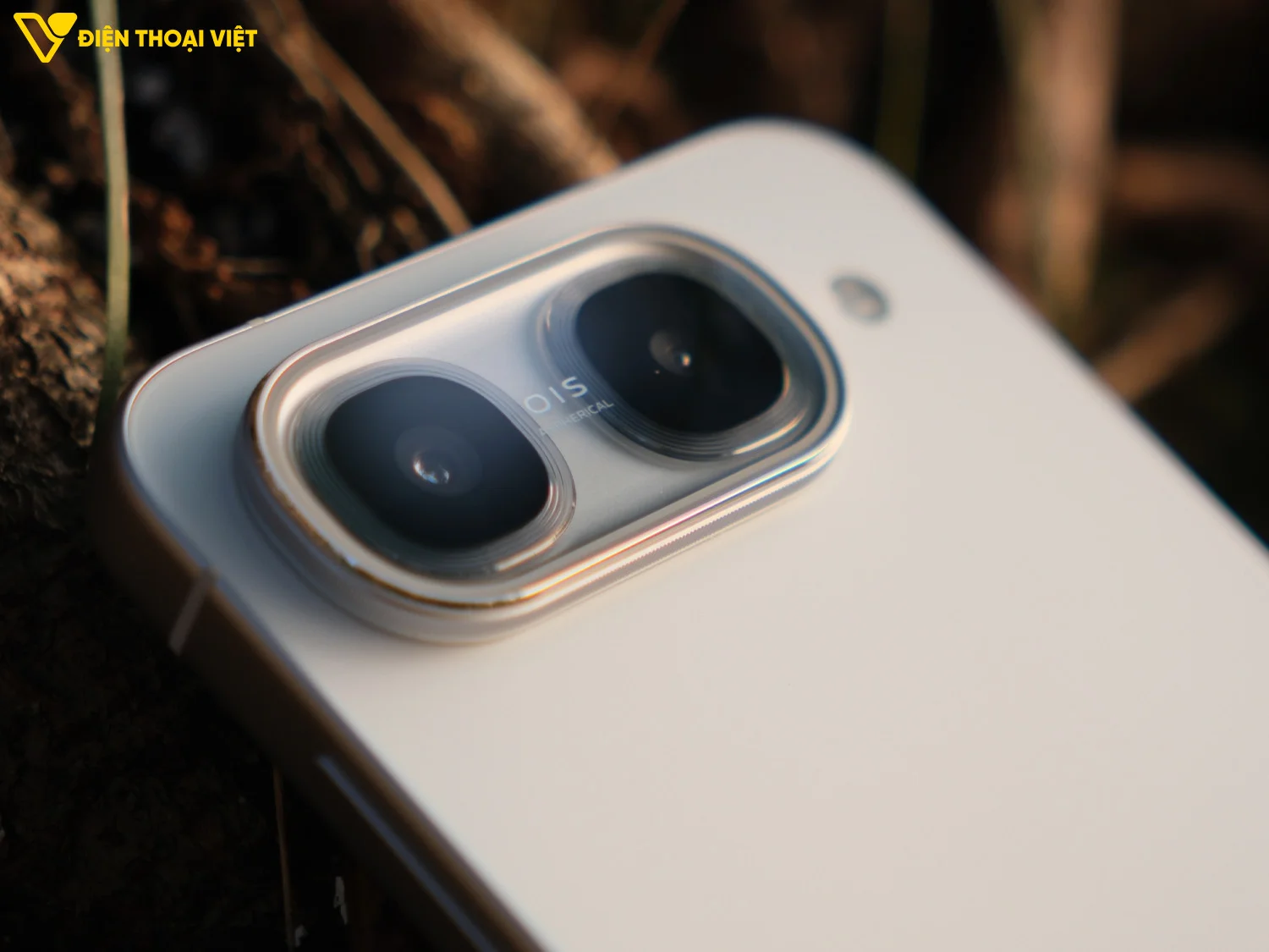 Camera chính 50MP, góc siêu rộng 8MP và selfie 16MP trên iQOO Neo 11 Ultra