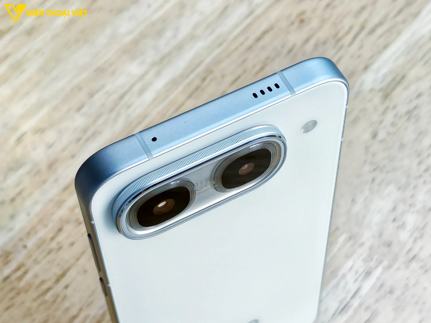 Cạnh trên của iQOO Neo 11 Ultra