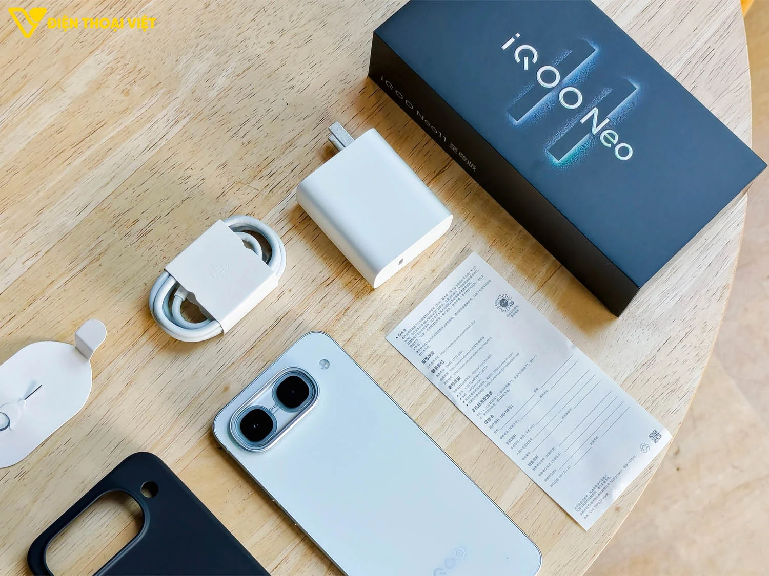 Các phụ kiện của iQOO Neo 11 Ultra