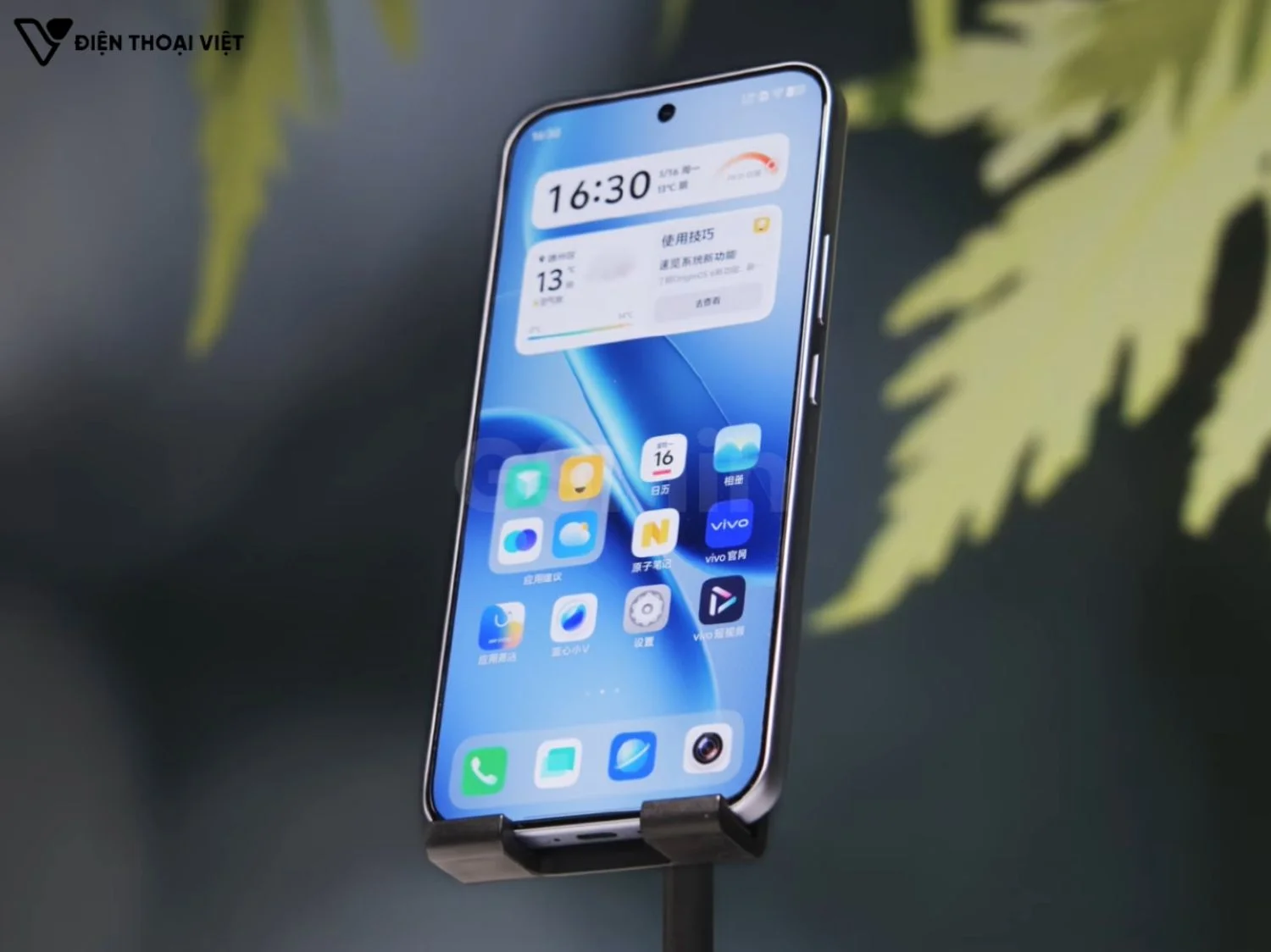 Cạnh phải iQOO Z11 Global
