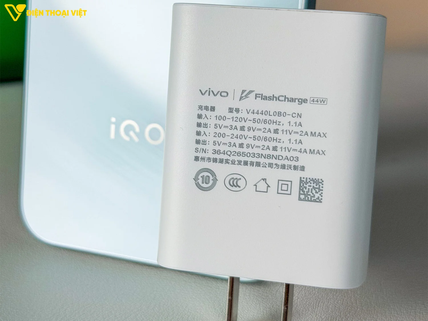 iQOO Z11S có pin 10.000mAh và sạc 44W