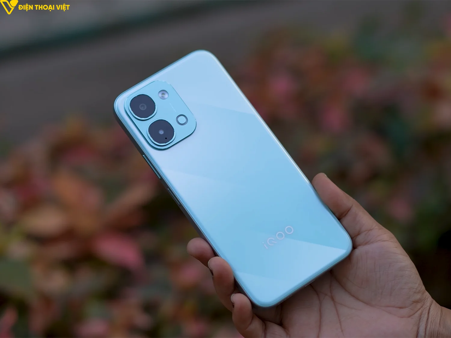 Kích thước và trọng lượng hợp lý cho trải nghiệm cầm nắm thoải mái