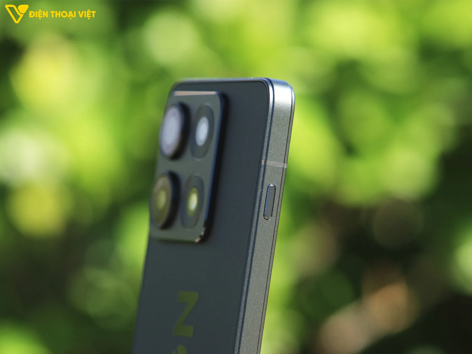 Cạnh trái Lenovo Legion Y70 (2026)