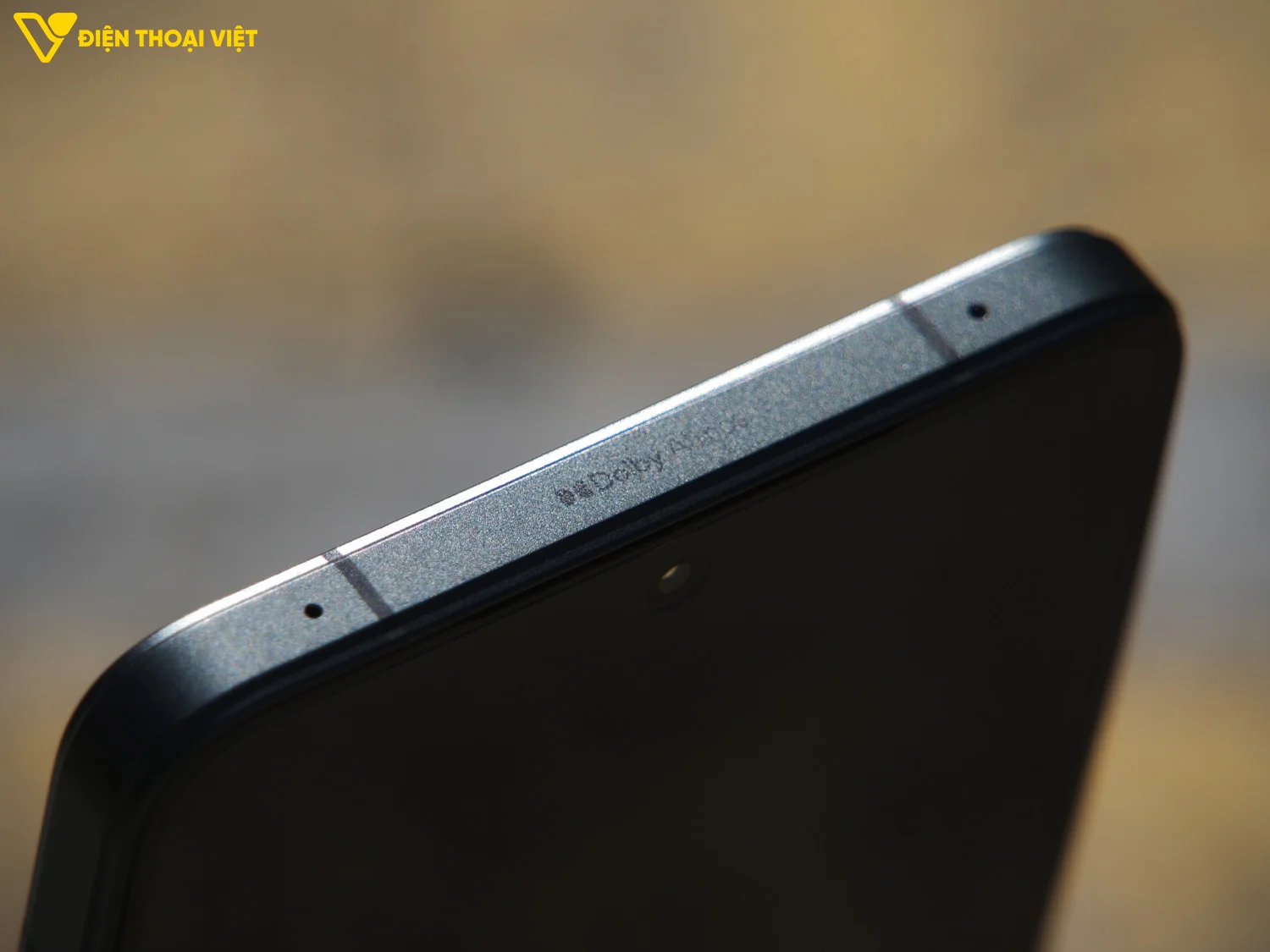 Cạnh trên Lenovo Legion Y70 (2026)
