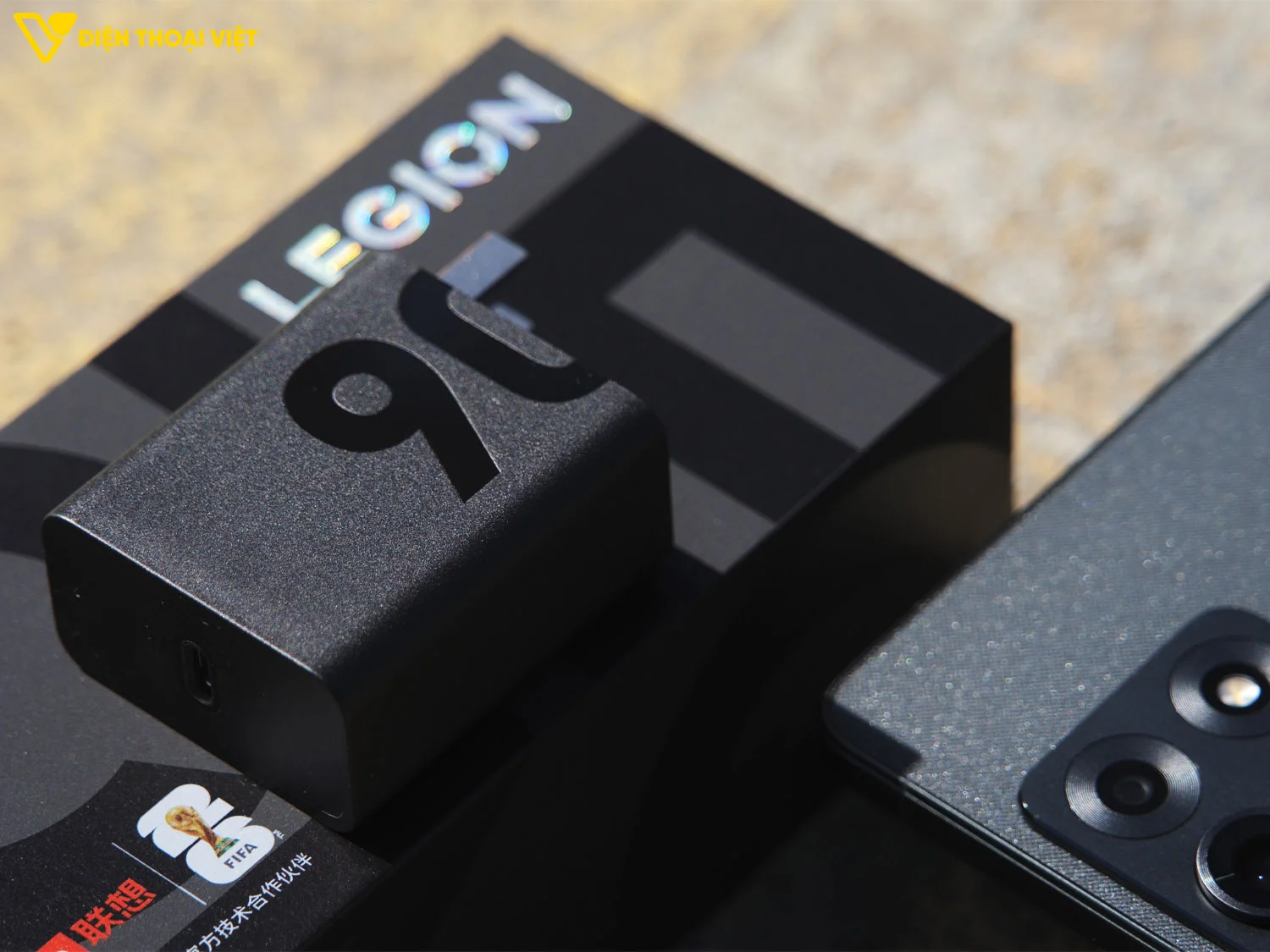 Bên trong hộp đựng Lenovo Legion Y70 (2026)