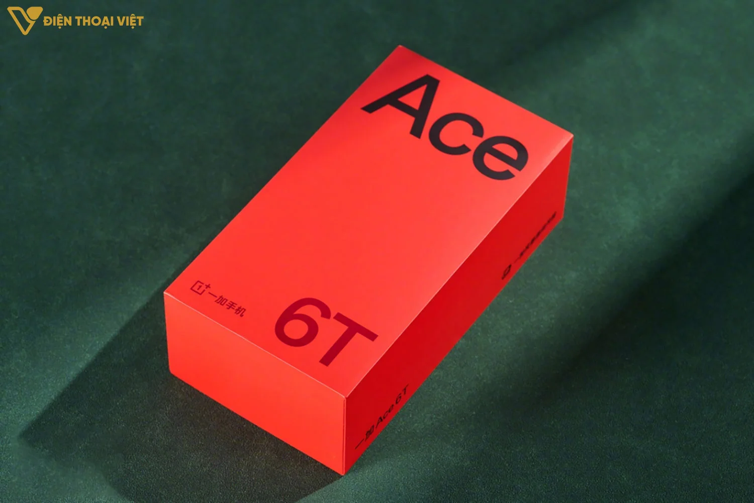 Hộp màu đỏ quen thuộc