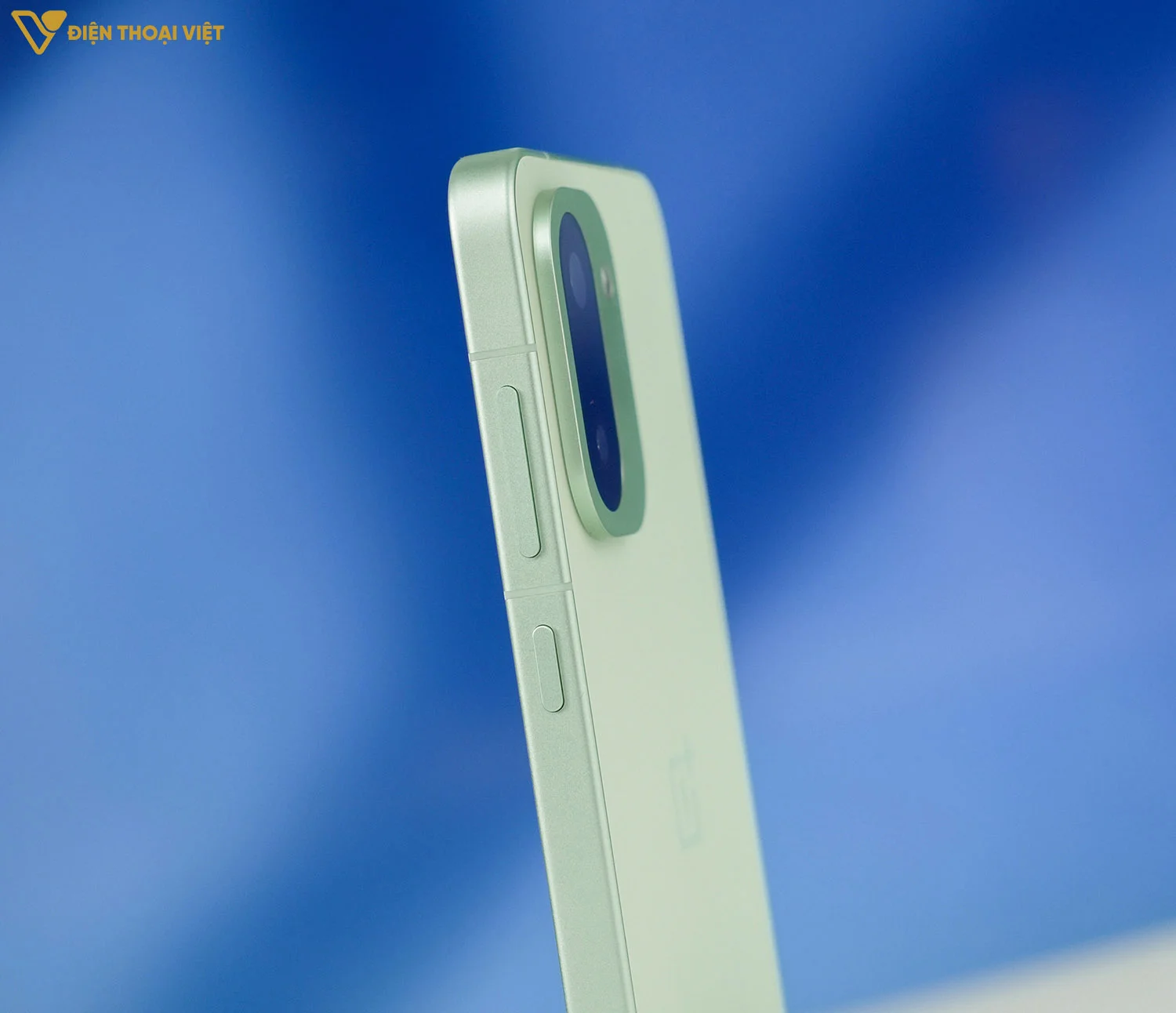 Phím bấm đa chức năng ở cạnh phải