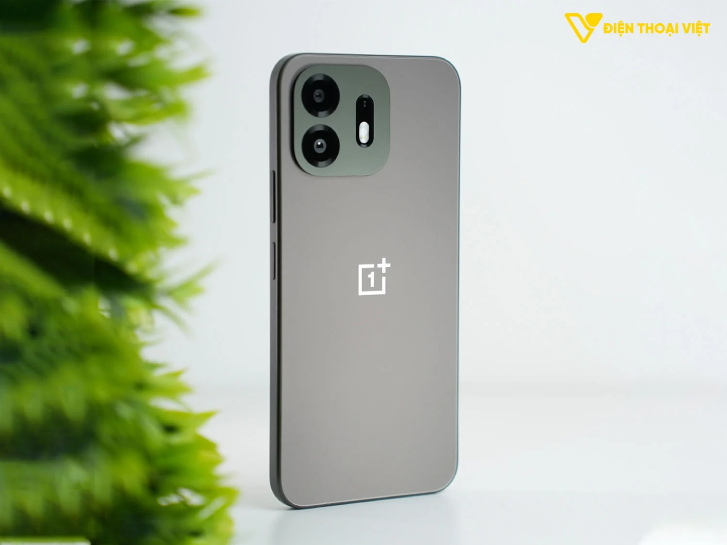 Cạnh bên phải OnePlus N6