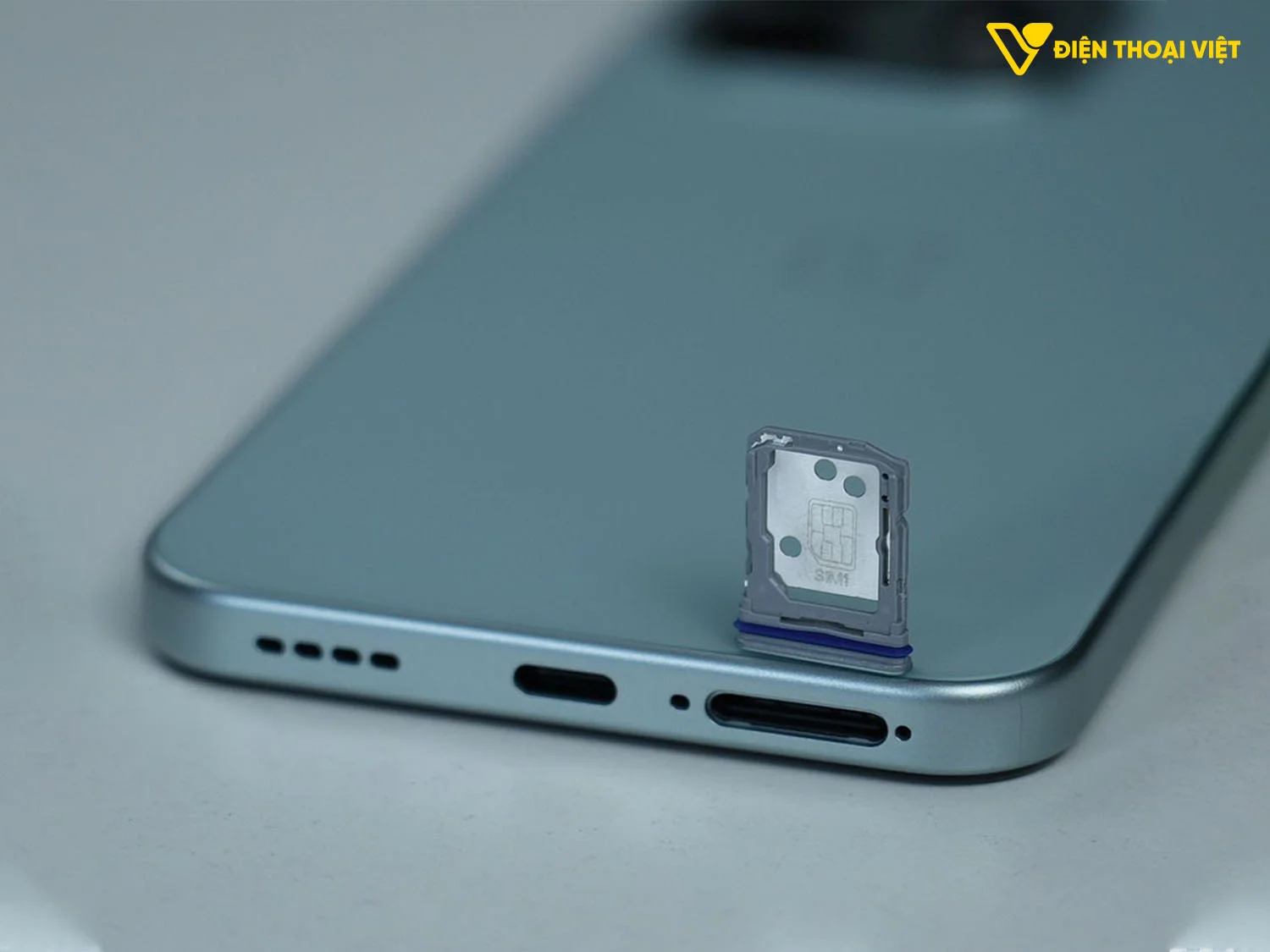 Cạnh dưới OnePlus N6