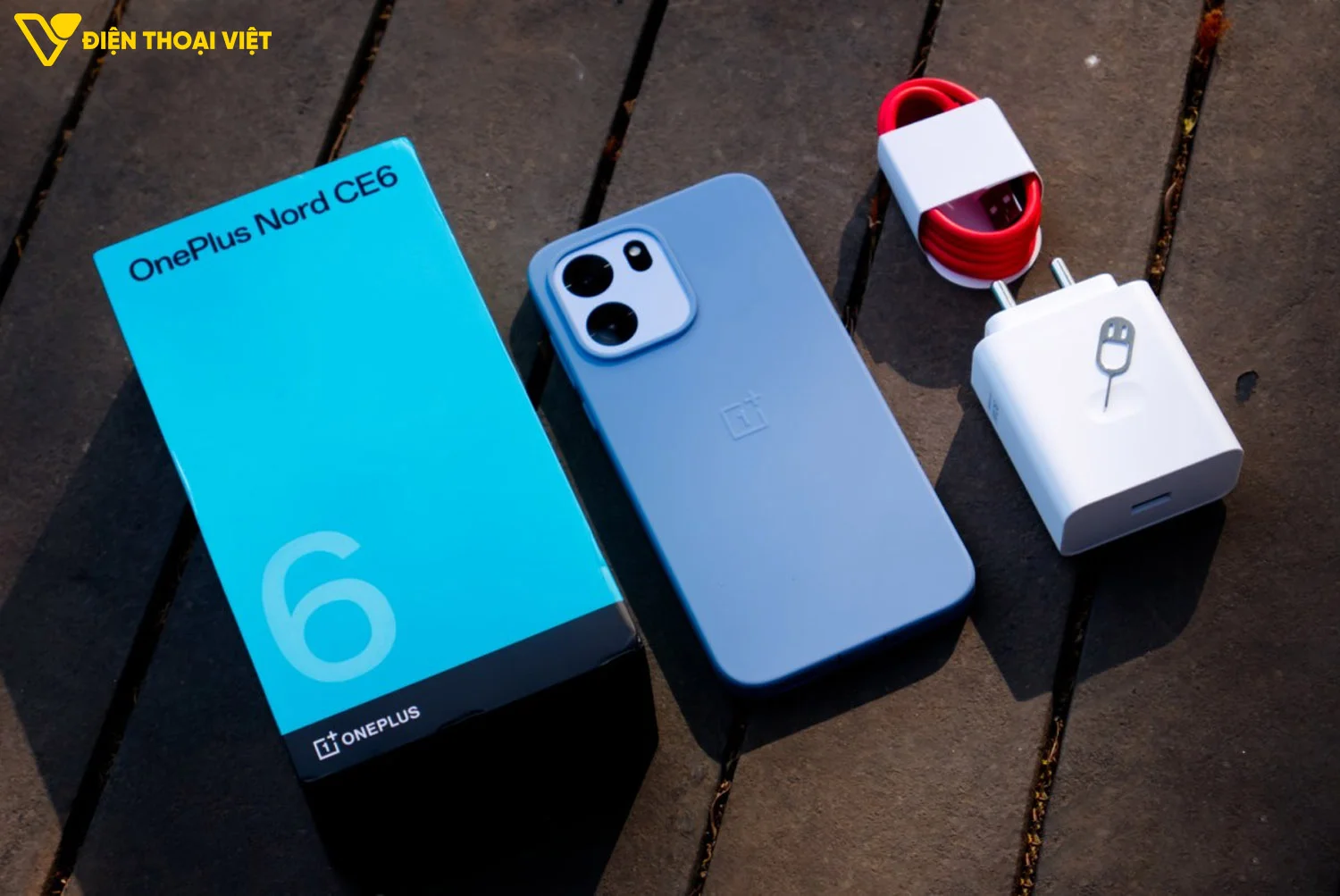 Bên trong hộp đựng OnePlus Nord CE6